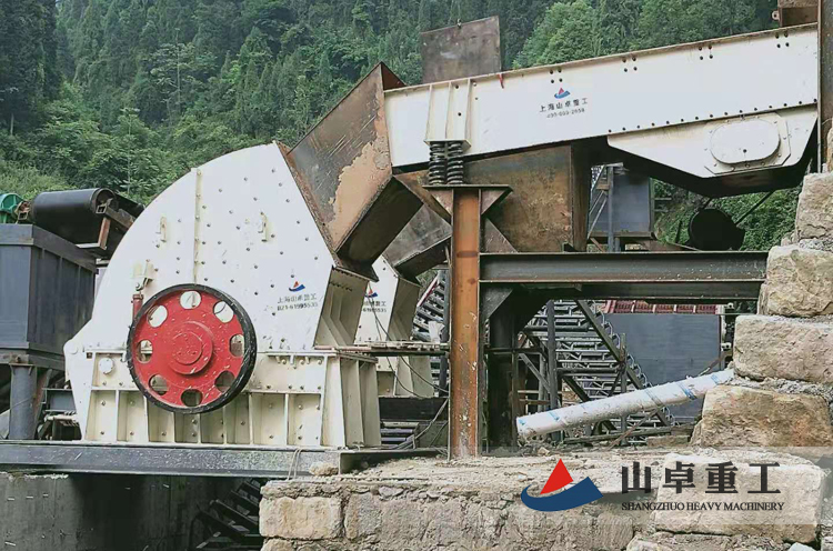 锤式破碎机现场